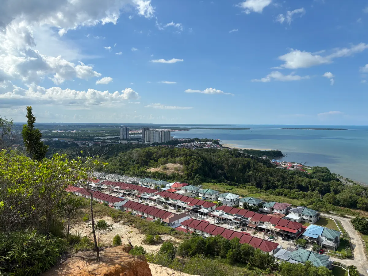 Pohled na město s městkého parku Astana Height Elopura